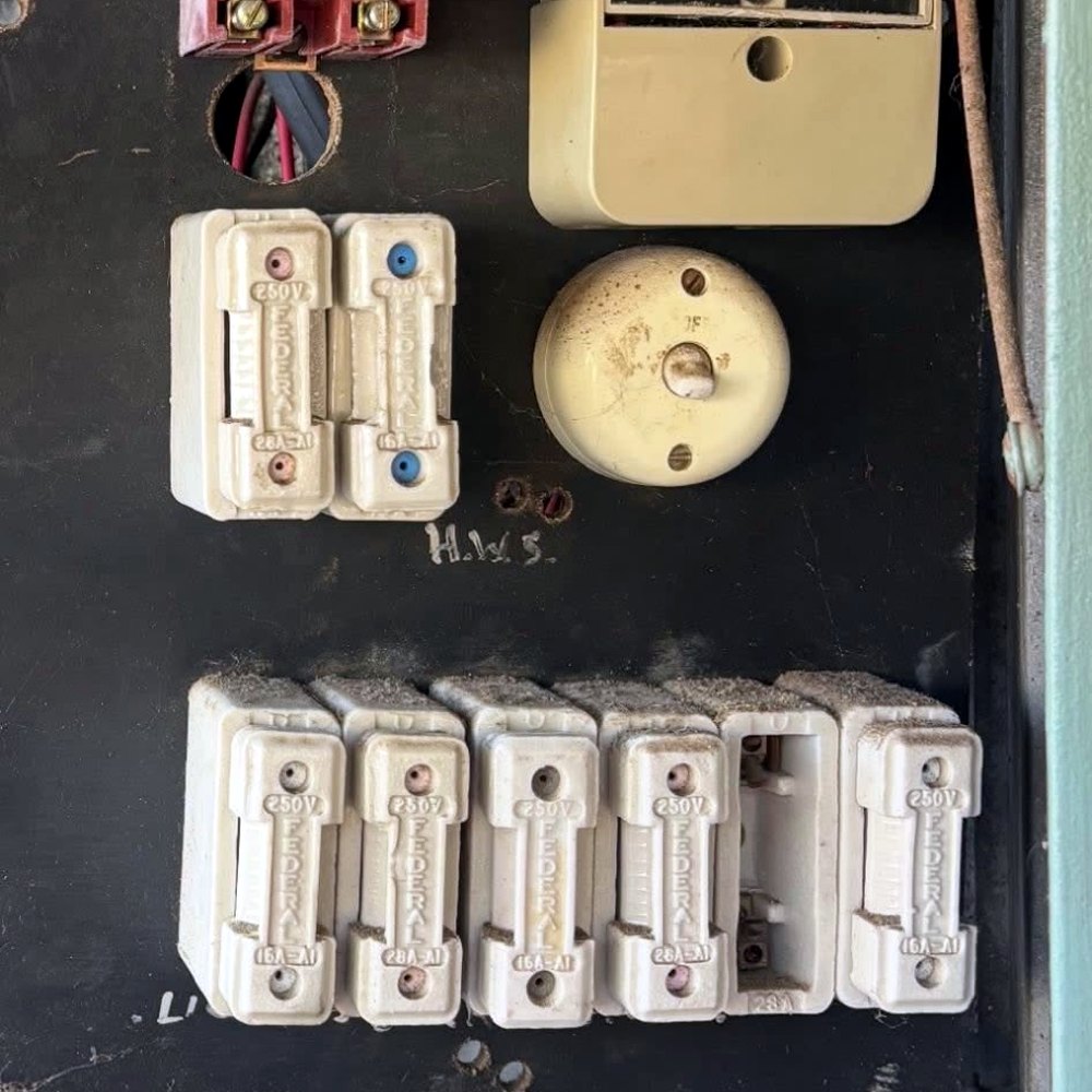 Old ceramic fuse board with no safety switches